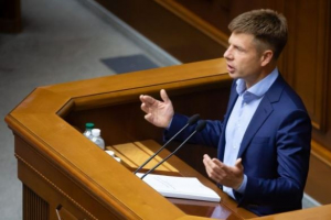 Гончаренко в Раде раскритиковал Зеленского: "Что вам мешало в 2014 году взять оружие и защищать Украину?"