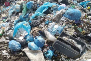 Убивче сміття: чому COVID-відходи розкидані на звалищах і як безпечно утилізувати маску