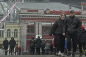 Пережили рік пандемії: як українці звикали до карантину та пристосовувалися до нових умов