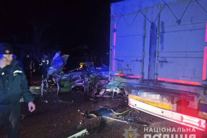 В Одесской области легковушка въехала в припаркованный грузовик – погибли две 17-летние девушки 