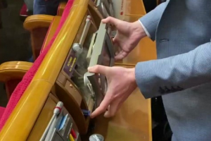 У Раді під час засідання загорівся пульт для голосування – довелося робити перерву
