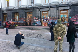 Разбитые двери и разрисованные стены: в ГУД сообщили, во сколько обошлась уборка ОП

