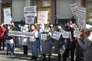 Харьковские театралы вышли на пикет из-за заявлений председателя ОГА о высокой зарплате актеров – подробности
