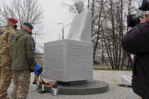 У Польщі відкрили пам'ятник легендарному українському священнику Омеляну Ковчу