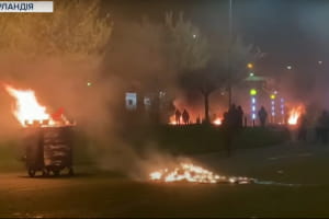 Тижневі протести в Північній Ірландії: демонстранти атакували машину поліцейських – є потерпілі
