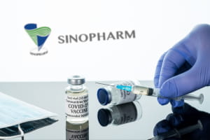 Україна домовляється про постачання 5 млн доз вакцини від коронавірусу з ОАЕ