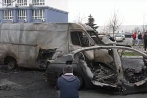 Пожарные не могли подъехать: в Киевской области ночью сгорело три автомобиля