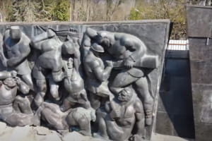У Львові демонтують радянський монумент Бойової слави – що встановлять натомість