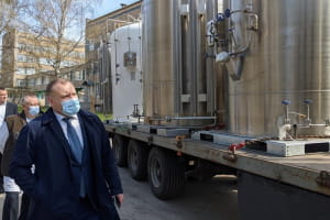 У Харків привезли кисневі діжки, які не могли доправити через аварію Ever Given у Суецькому каналі