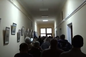 Вимагали пом'якшення карантину: у Миколаєві протестувальники штурмували міську раду