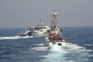 Патрульный корабль США открыл огонь по судам Ирана