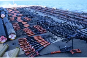 В Аравийском море крейсер США задержал российское судно с оружием 
