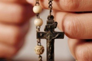На Донеччині знайдено могилу із закатованими священиками, які допомагали українським військовим