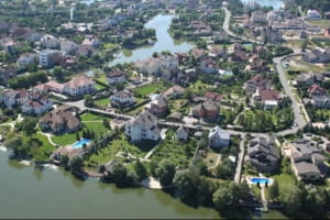 У Кончі-Заспі вже почали виселяти колишніх посадовців та урядовців