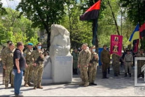 В Кривом Роге открыли памятник главному атаману Холодного Яра