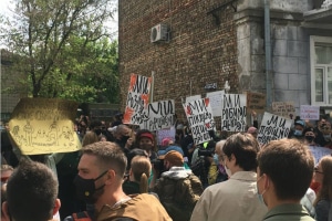 "Зупинимо "сафарі" міліції на Подолі": біля Подільського райвідділку розпочалась акція проти свавілля поліцейських
