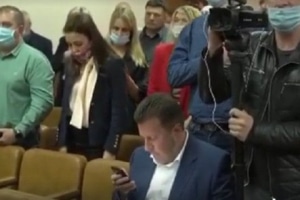 Нардеп Яценко проігнорував виконання державного гімну в Уманській міськраді – відео