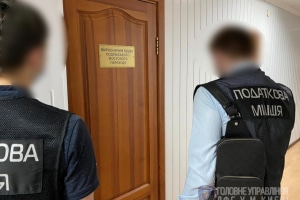Ущерб на 9 млн грн: налоговики пришли с обысками на предприятие, которое строит Подольский мост