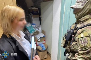 "Похитила полкилограмма кокаина": в Одессе задержали "предприимчивую" сотрудницу полиции
