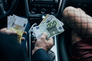 У Одесі затримали правоохоронців-сутенерів та двох їхніх спільниць 