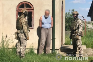 На Львівщині затримали священника, який торгував зброєю та боєприпасами 
