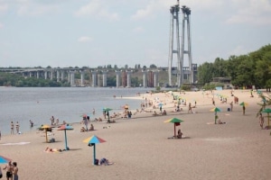 Дети звали на помощь, а взрослые не поверили: в Запорожье на центральном пляже утонул 14-летний мальчик