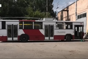 В Луцьку п'яна водійка тролейбуса спричинила ДТП і втекла