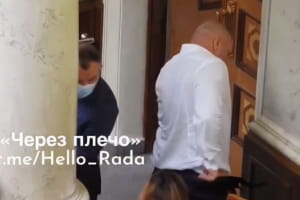 Кива снова опозорился в Раде, спустил штаны перед женщиной – видео