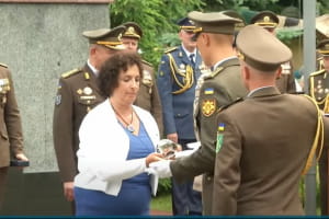 Меч британської королеви отримав випускник НУОУ Михайло Драпатий
