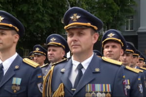 Готові повертатися на службу та боронити українські кордони: Національний університет оборони випустив 700 слухачів