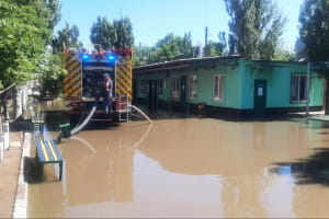 В Донецкой и Днепропетровской областях затопило более двух сотен домов и дворов