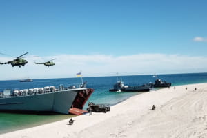 ВМС отработали высадку десанта на побережье Черного моря – фотогалерея