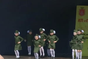 Танці дітей у "формі" під радянські пісні: як в Одесі проходить День Конституції