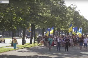 "Ми незалежні, самостійні українці": Запоріжжя святковою ходою відзначило День Конституції