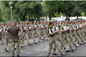 Стефанішина, Лазебна і Лапутіна виступили проти рішення Міноборони вивести жінок-військовослужбовців на парад у взутті на підборах