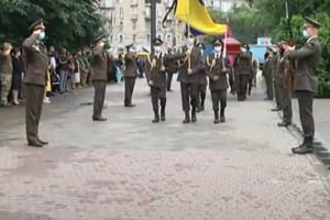 У Дніпрі попрощалися із загиблим в ООС військовим медиком Юрієм Письменним