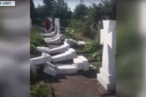 Во Львовской области 20-летний парень разгромил полсотни надгробий на могилах сечевых стрельцов