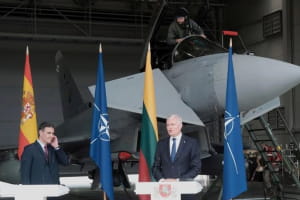 Встречу премьера Испании и президента Литвы прервали из-за российских бомбардировщиков в небе: НАТО отреагировало