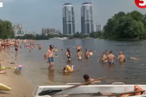 На всіх муніципальних пляжах Києва заборонено купатися: в чому причина і як реагують жителі міста