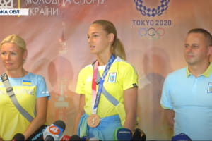 Бронзова призерка Дар'я Білодід повернулася з Олімпійських ігор: як її зустріли в Україні