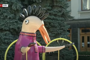 Півень та інші незвичні фігури: біля Офісу президента облаштовують дитячий майданчик – реакція киян