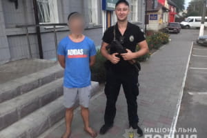 Підліток йшов босоніж з Сум до Шостки: правоохоронці купили йому квиток та відправили додому 
