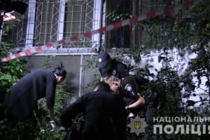 В столице мужчина сбросил с 7 этажа свою сожительницу: его задержали соседи