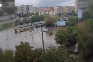 Через дощ в Одесі затопило крамниці, ринки та паркувальні майданчики