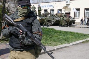В Амросіївці терористи розстріляли український прапор на в'їзді до міста