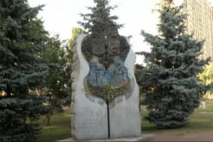 "Виправляти історичні помилки ніколи не пізно": у МЗС відповіли щодо знесення пам'ятника "дружби Москви та Києва"