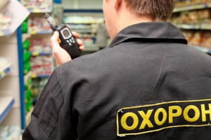 В супермаркете Киева покупатель набросился на подростка из-за отсутствия маски – видео