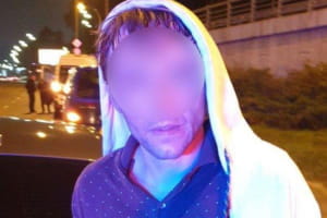 Стрелял в полицейских, снес шлагбаум и пытался убежать: в Киеве задержали водителя-