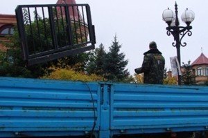 Зі столичної Оболоні прибирають незаконні МАФи
