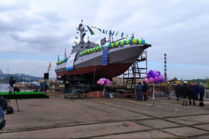 До спуску на воду готується новий артилерійський катер "Гюрза-М"